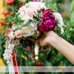 Bouquet de mariée avec le Bouquet décor feuilles OASIS® ELEGANT®