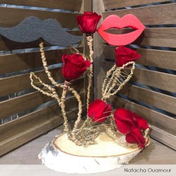 Composition florale bouche et Moustache OASIS® RAINBOW® FOAM saint valentin