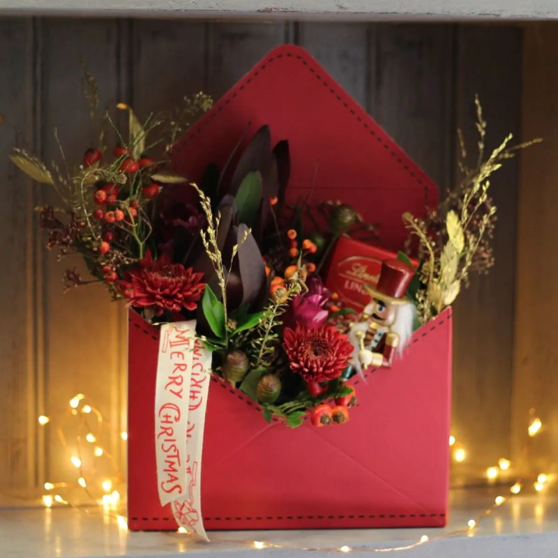 Boîte à fleurs enveloppe rouge Boîte à fleurs enveloppe rouge